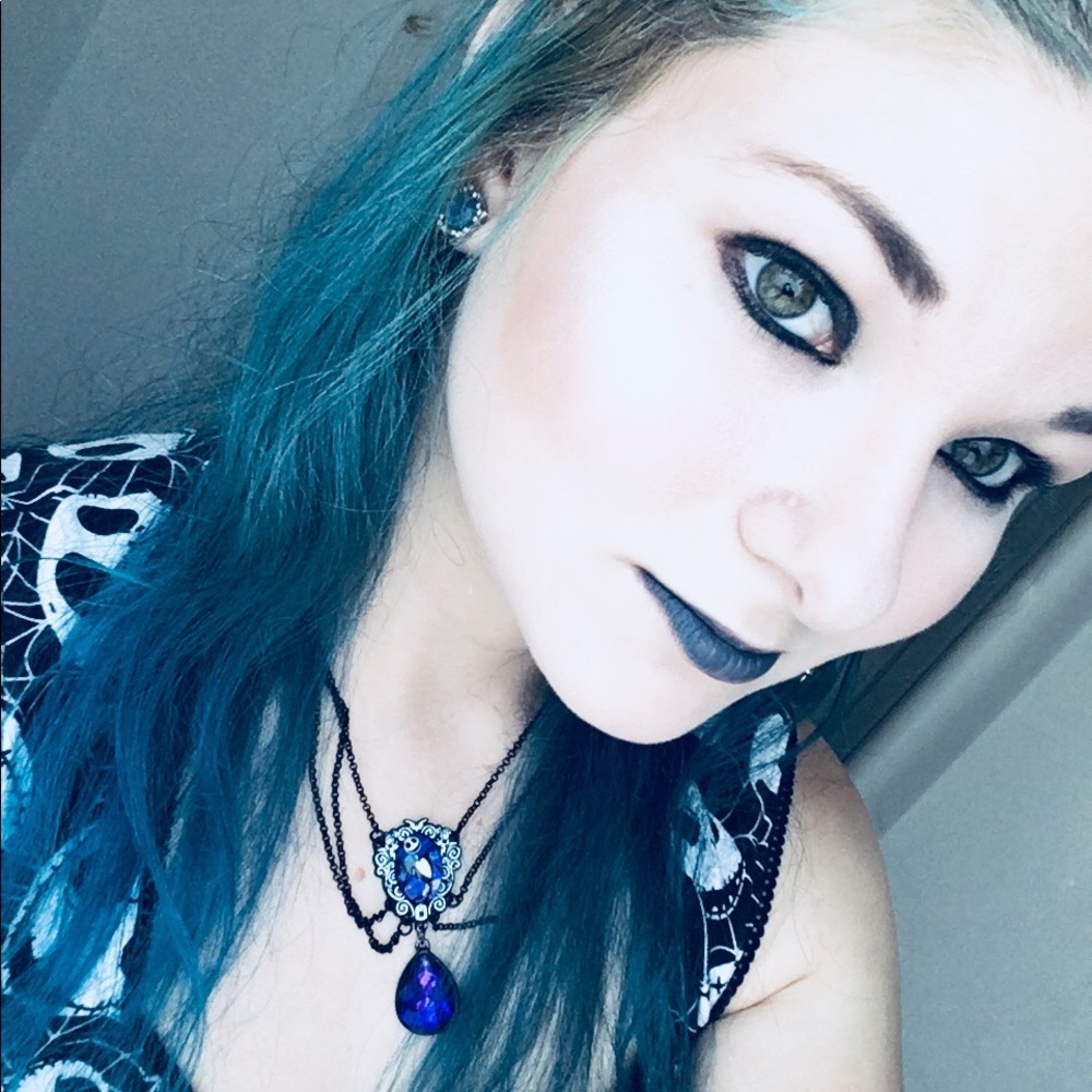 Meet your Posher, Kiashia